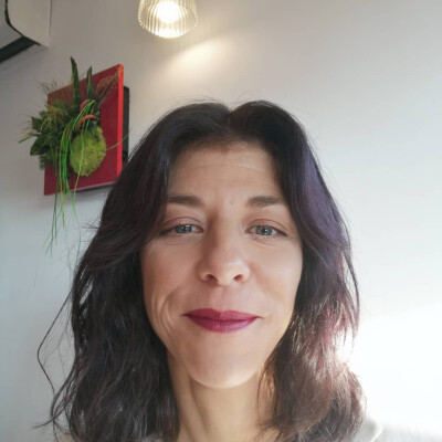 Cecile zoekt een Kamer / Studio / Huurwoning / Appartement in Haarlem