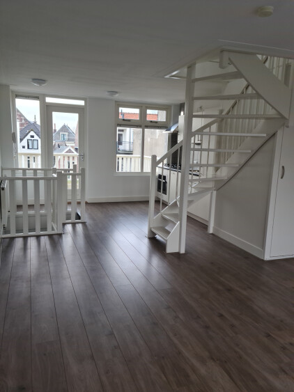 woonkamer van voren naar achteren