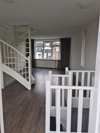 woonkamer van achter naar voren